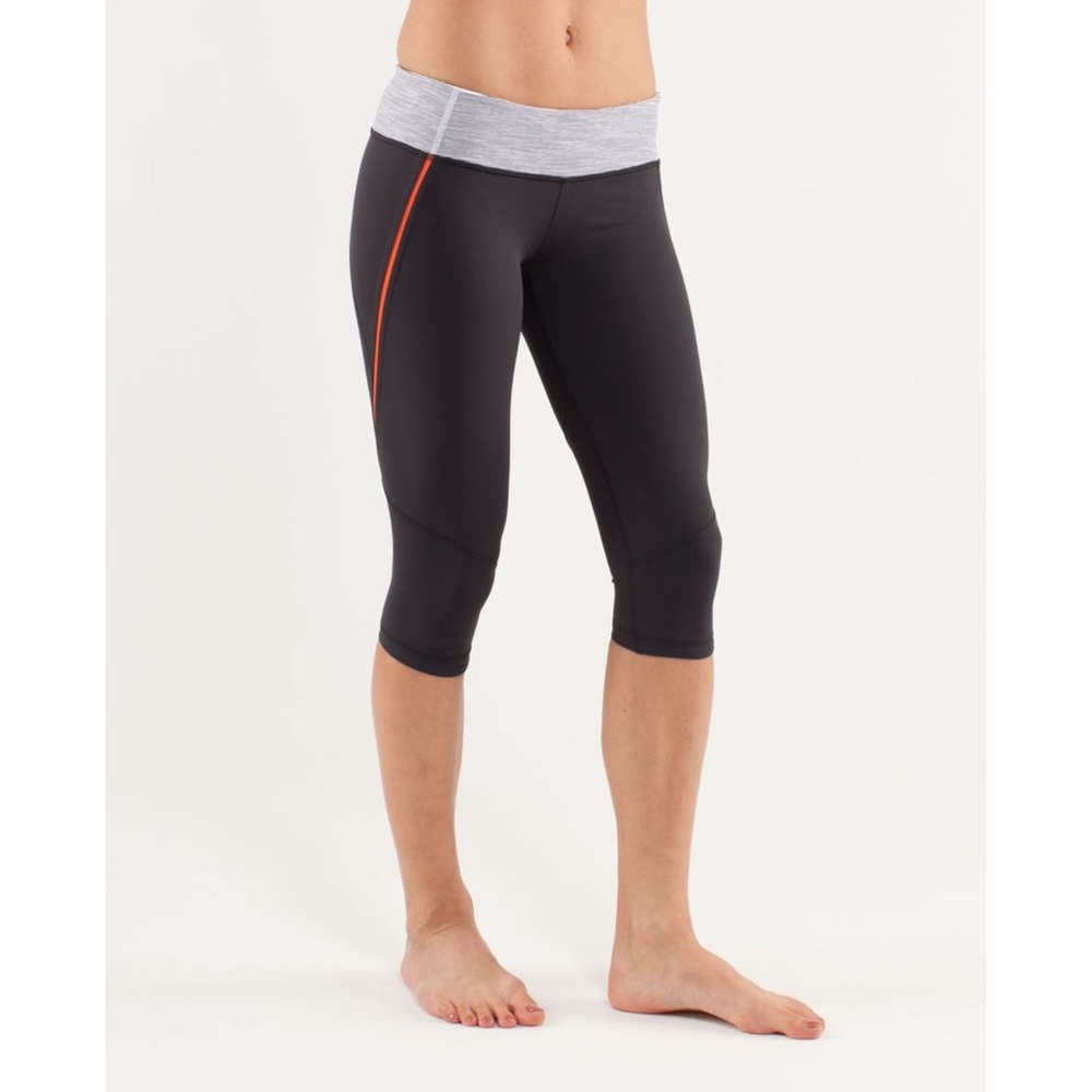 Lululemon Run: Excel Crop In Deep Coal | Size 6 - image 1